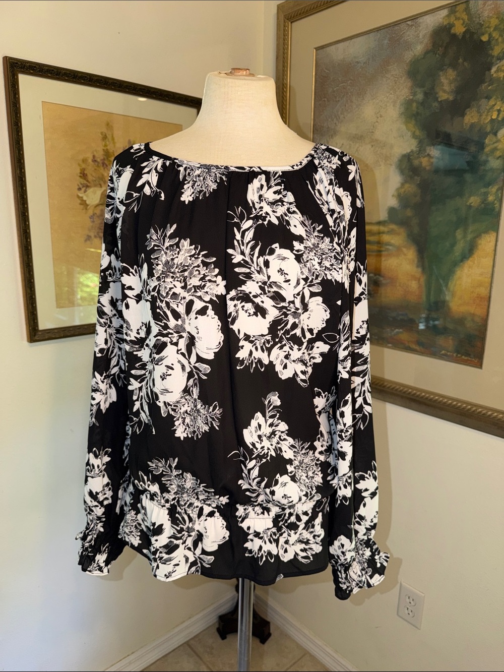TOP- Counterparts Black & White Floral Peasant Tunic - Women Tops Size XL